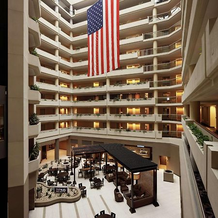 Embassy Suites By Hilton Crystal City National Airport Arlington Exterior photo