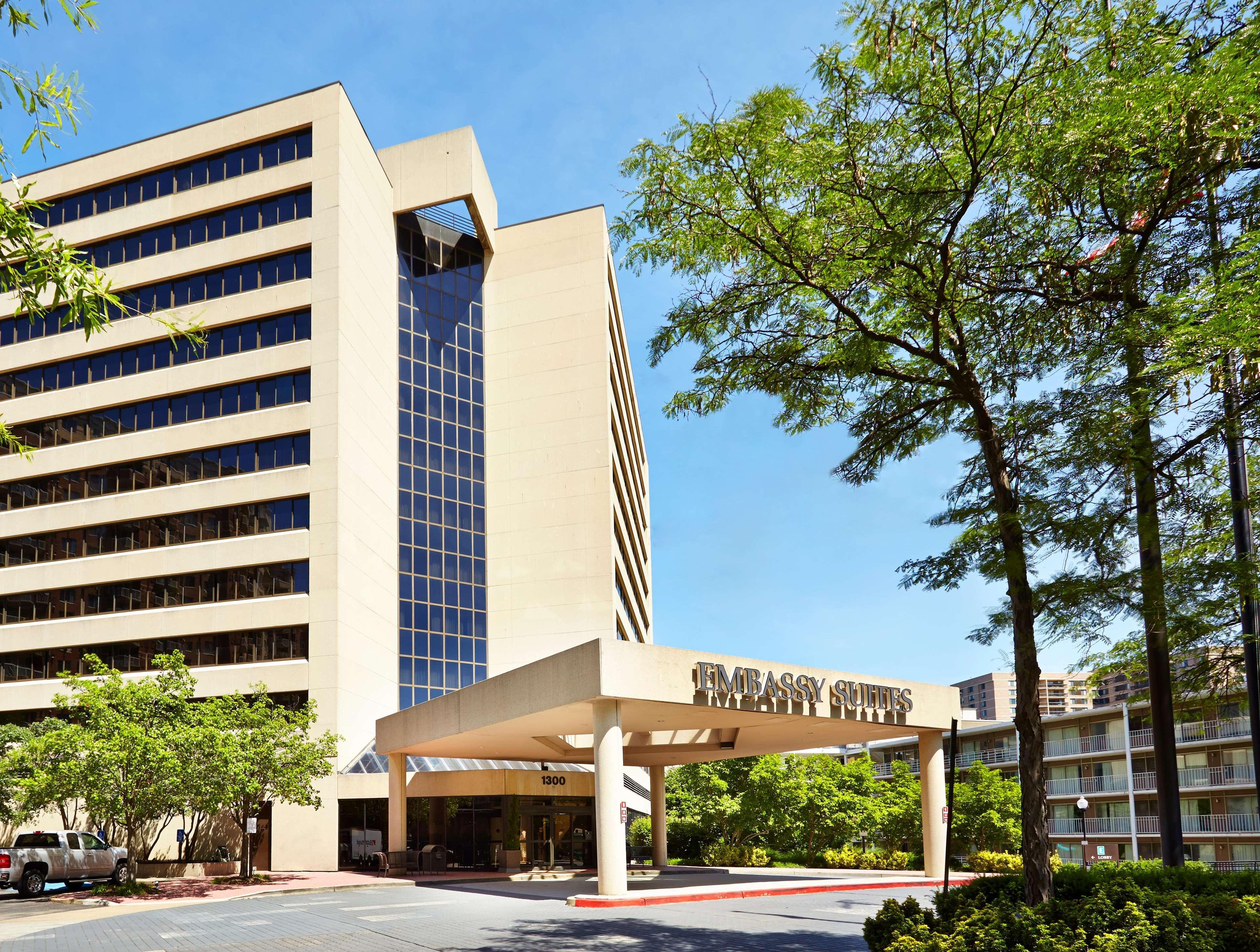 Embassy Suites By Hilton Crystal City National Airport Arlington Exterior photo